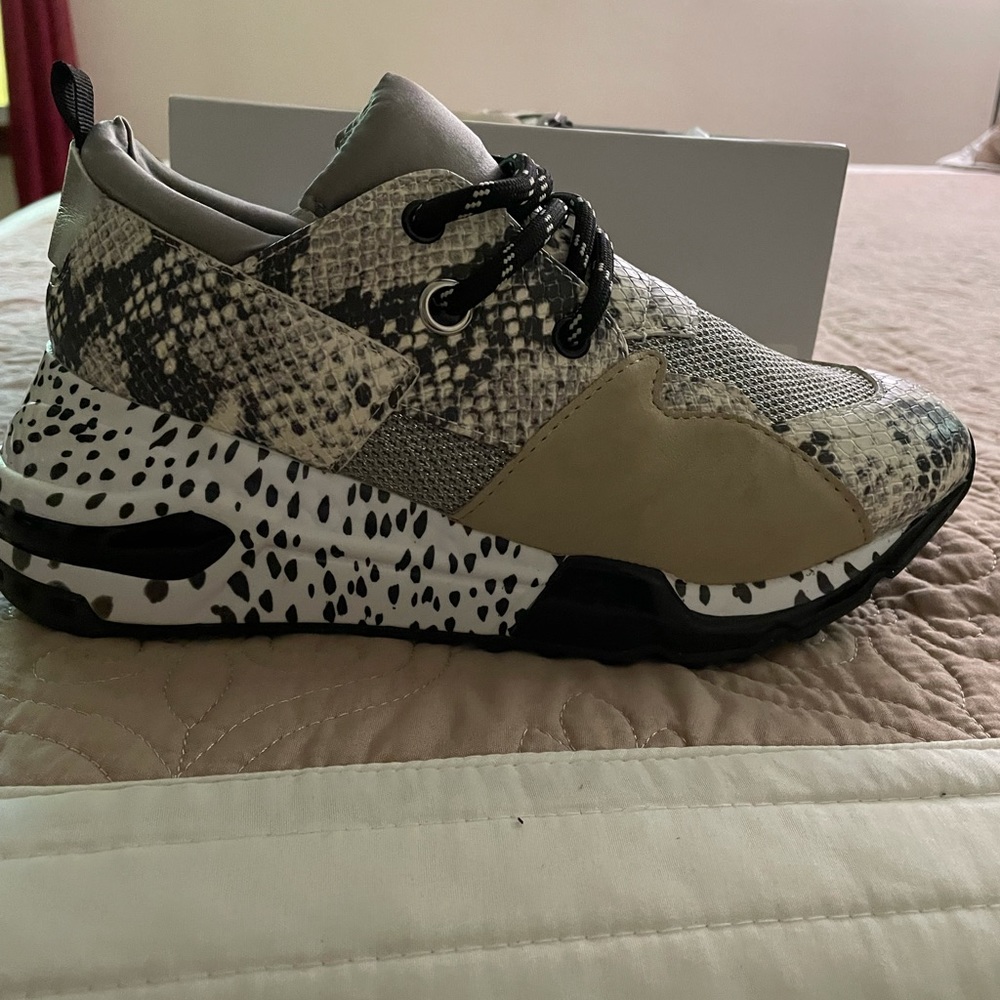 Steve Madden sneakers